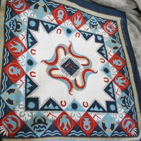 Vintage Scarf with Indigenous American motifs - Picture 3 of 4